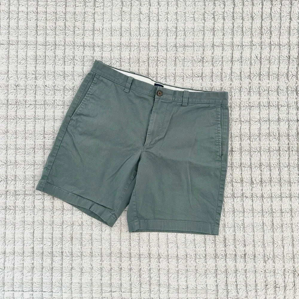 J. Crew Men's chino Green Shorts